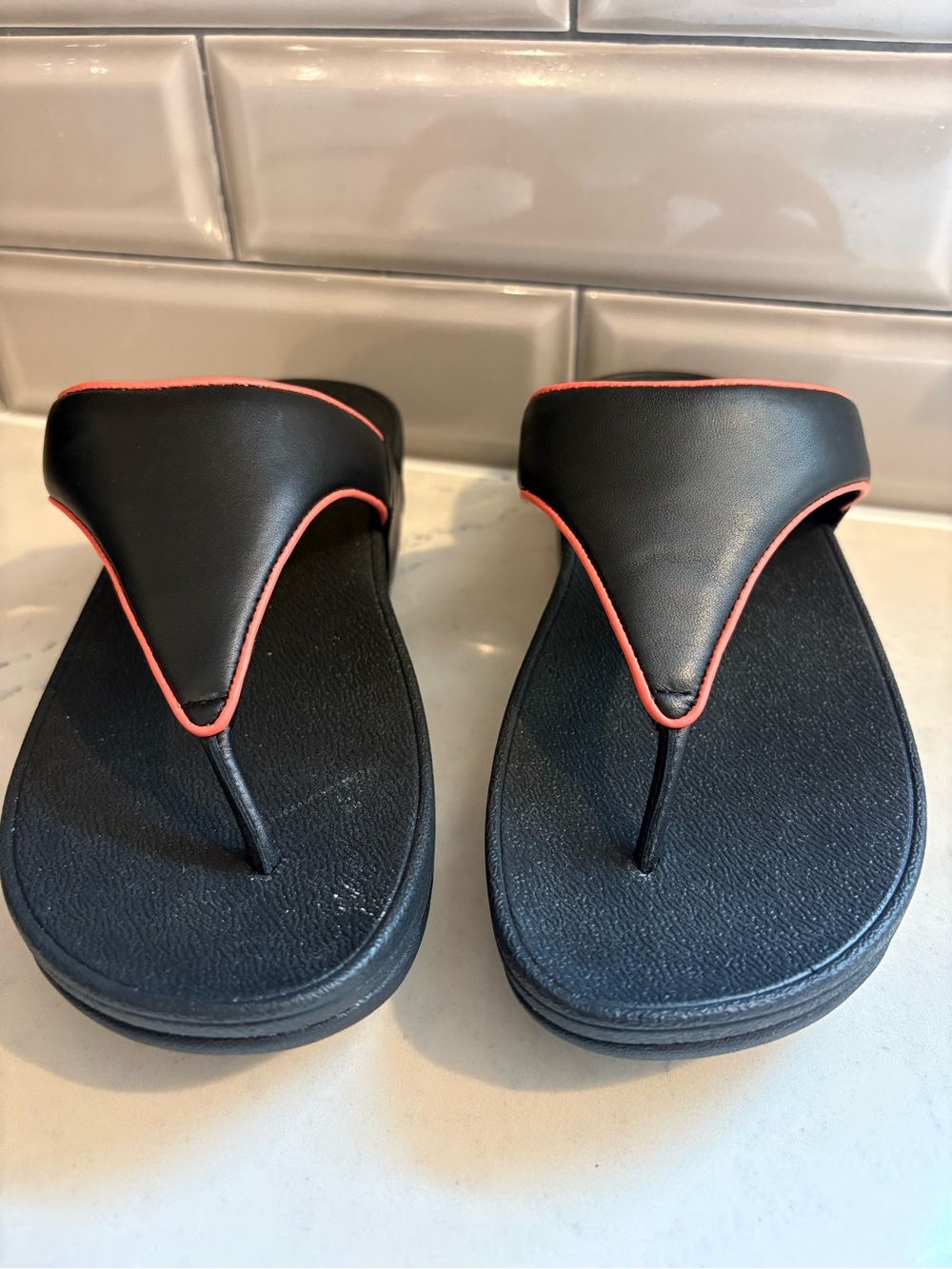 FitFlop Lulu Pop Binding Toe-Post Sandals Black Size 5